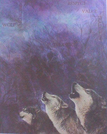 Groupe de trois loups hurlant � la lune la nuit dans la for�t.