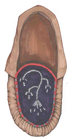 Illustration technique montrant un mocassin en cuir naturel pliss� � l'orteil avec une empeigne pourpre fonc�e garnie d'un ruban rouge et brod� d'un motif floral translucide.