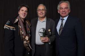 Steeve Gros-Louis, président de Tourisme autochtone Québec, André Dudemaine, directeur artistique de Terres en vues et Ghislain Picard, Chef régional de l’Assemblée des Premières Nations du Québec et du Labrador